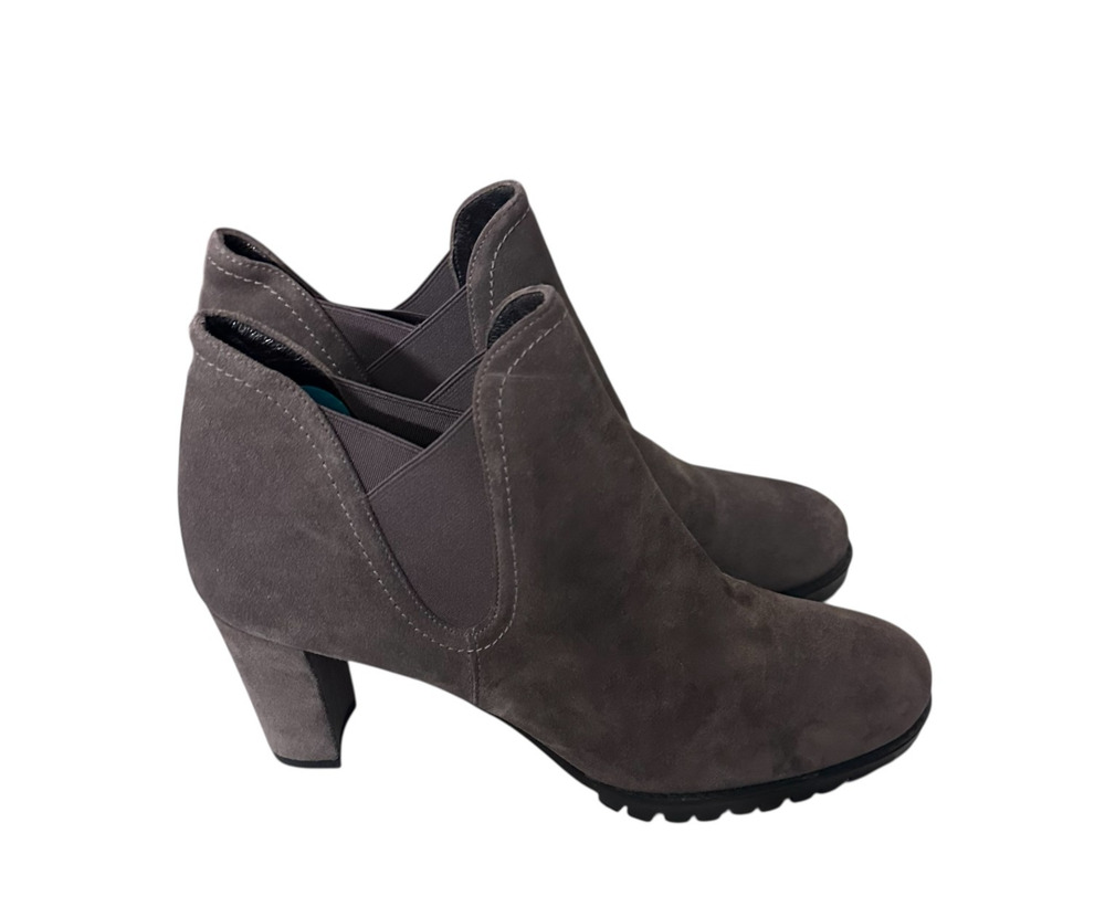 Stuart Weitzman Suede Taupe Heel Ankle Booties Women’s Size 8 Lux Minimalist